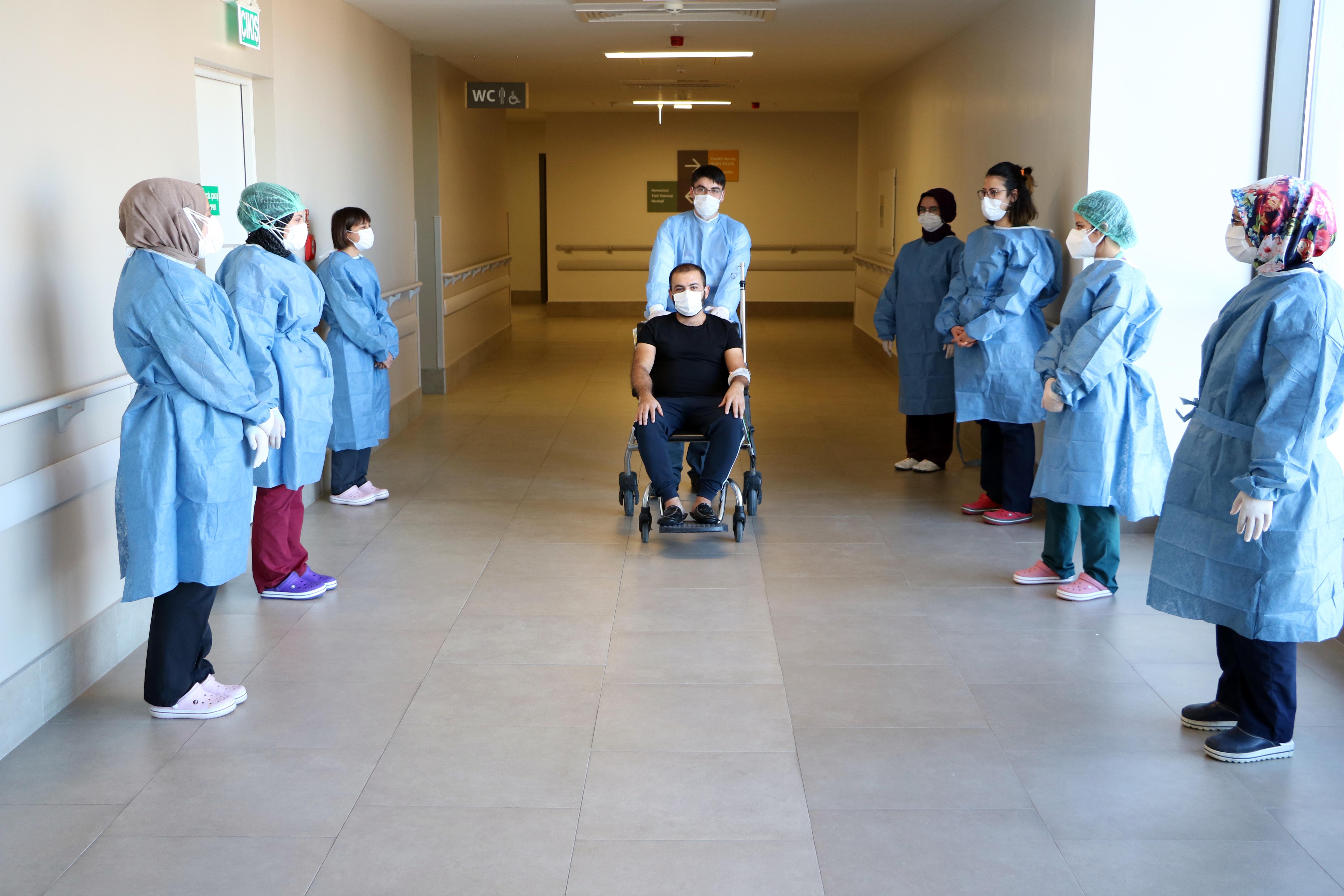 Yozgat Şehir Hastanesinde korona virüs tedavisi gören Acil Tıp Teknisyeni