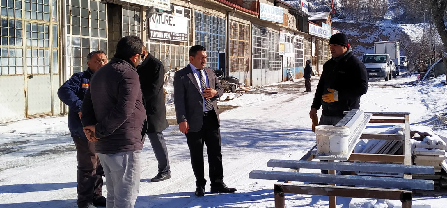 Akdağmadeni Belediye Başkanı Uzm Dr Nezih Yalçın, ilçede esnaf ziyaretlerinde