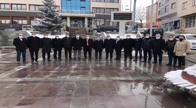 Ak Parti Yozgat İl Başkanı Yusuf Başer, beraberinde Merkez İlçe Başkanı Kürşat