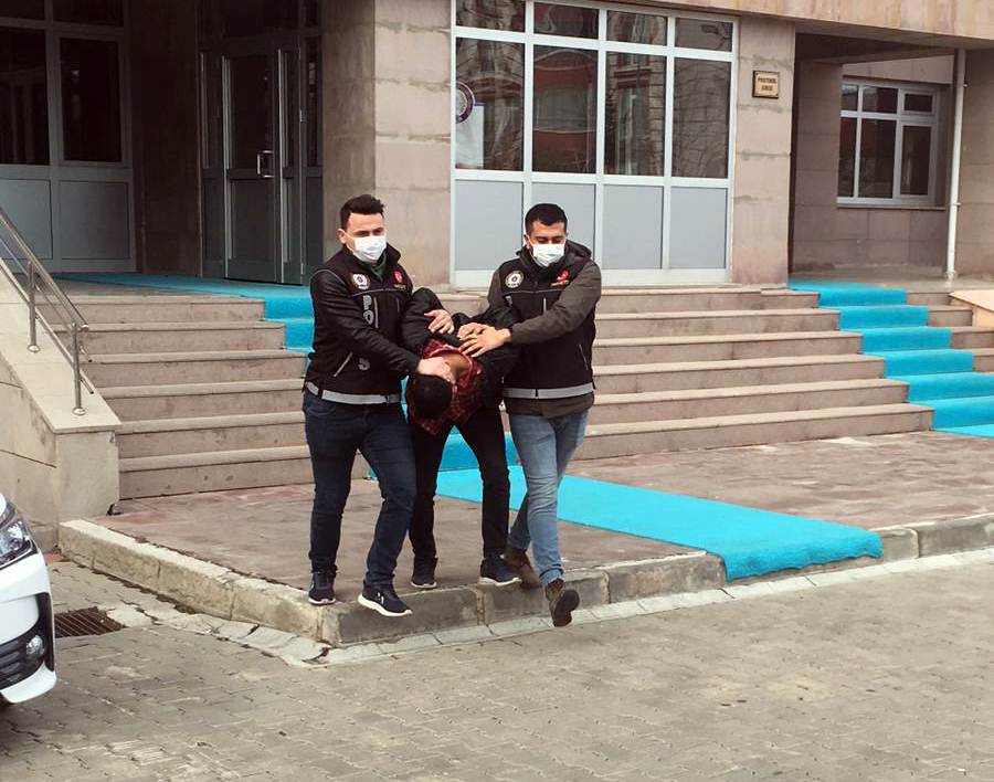 Yozgat'ta uyuşturucu satıcılarına yönelik düzenlenen operasyonda 1 kişi tutuklandı.
