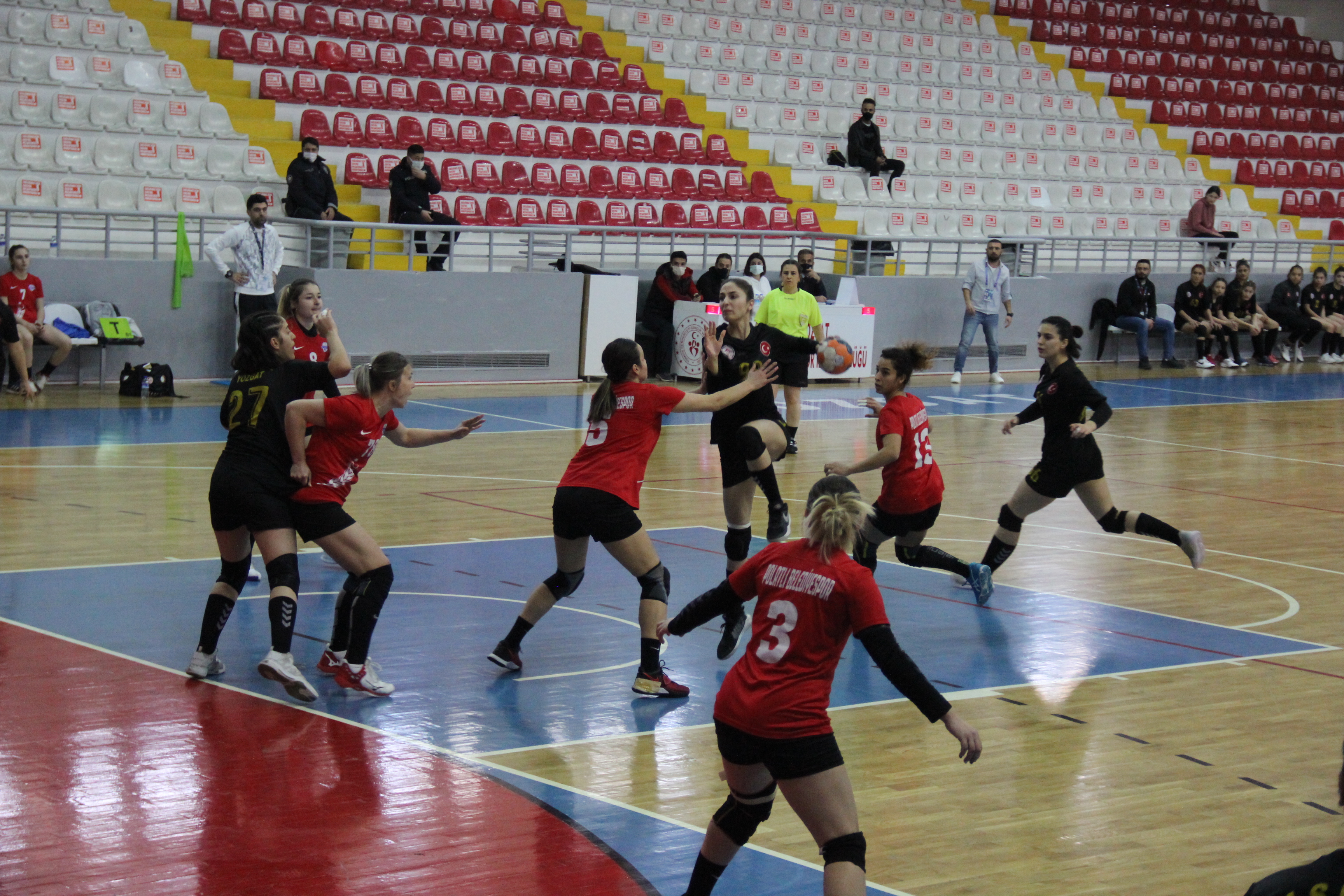 Kadınlar Hentbol Birinci Ligi’nde mücadele eden temsilcimiz Yozgat Aile ve