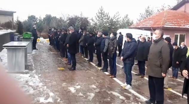 
Yozgat’ın sevilen simalarından gönül insanı Celal Köksal’ın hayatını kaybetmesi sevenlerini