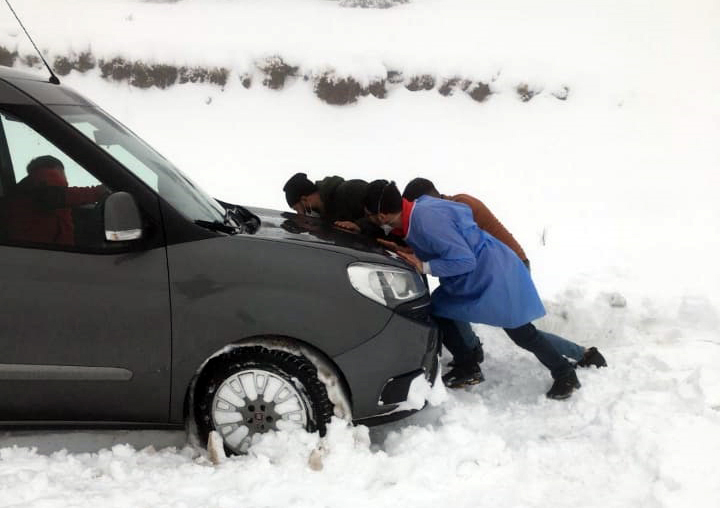 Yozgat’ın Çayıralan ilçesi İnönü köyüne vakaya giden sağlık ekipleri yoğun