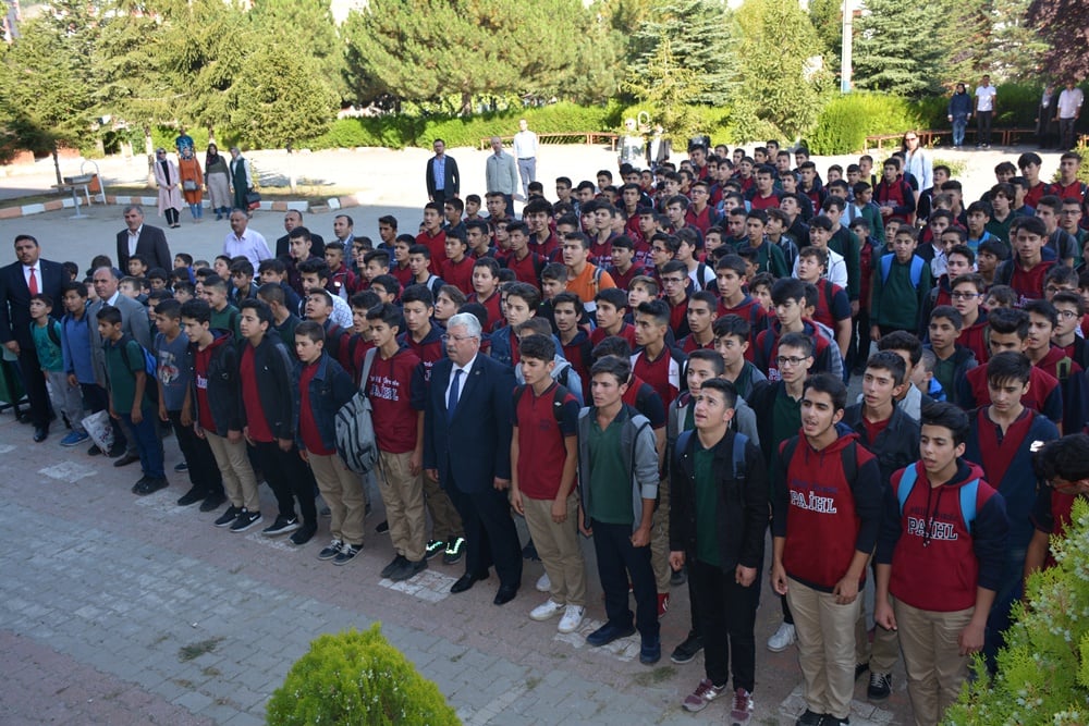 Korona salgını nedeniyle uzaktan eğitimle sağlanan 2020-2021 eğitim öğretim yılının