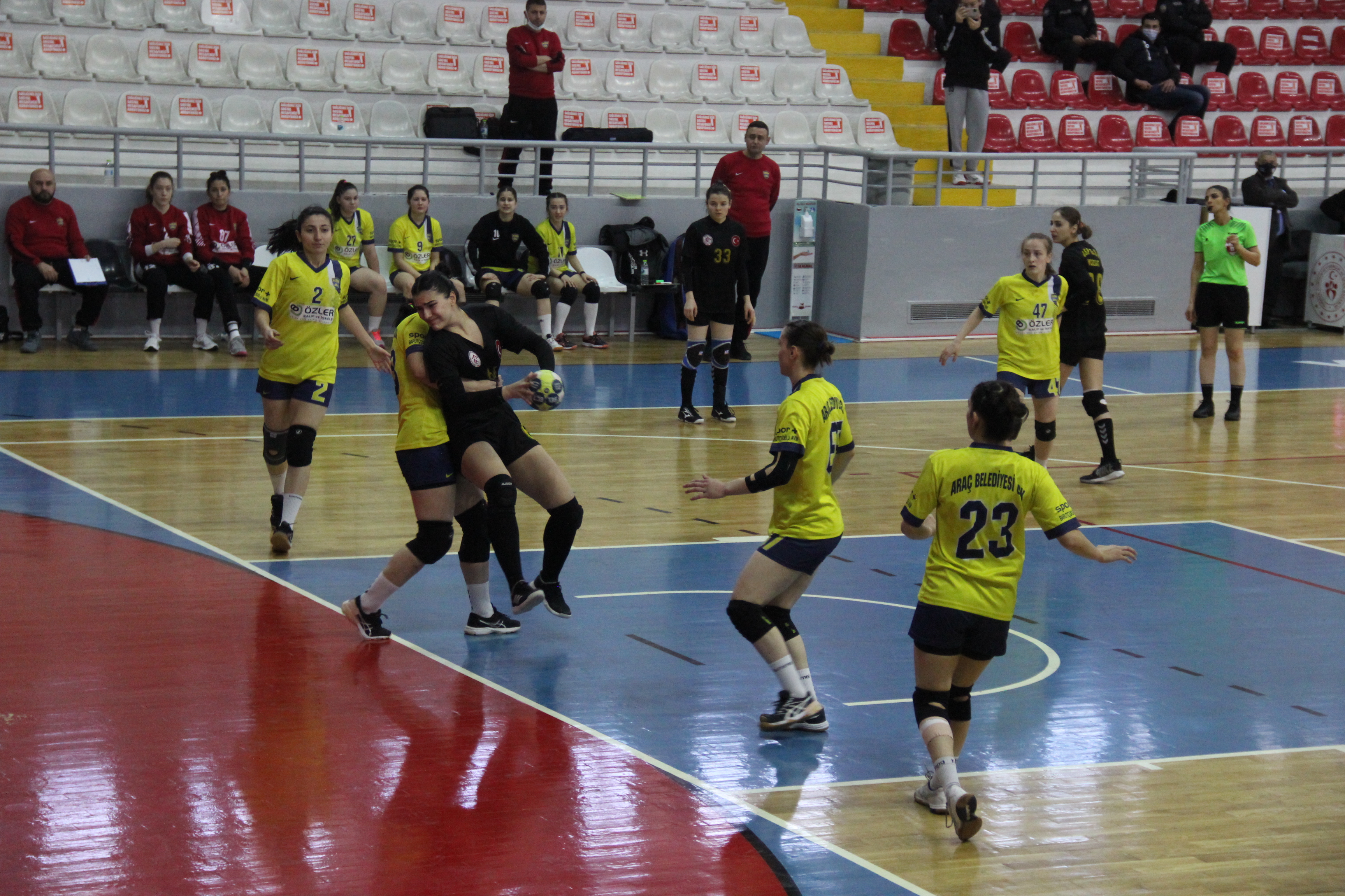 THF Kadınlar Hentbol Birinci Ligi’nde ilk yarının son erteleme maçında