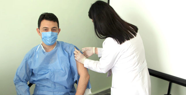 Çandır Kaymakamı Ramazan Cihangir, korona virüse karşı ilk doz aşısını