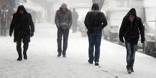 Kar ve buzlanma trafik kazalarının en büyük sebebi olarak görülse