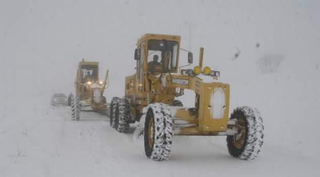 Yozgat’ta dün akşam saatlerinde başlayan kar yağışı ve tipi sebebiyle