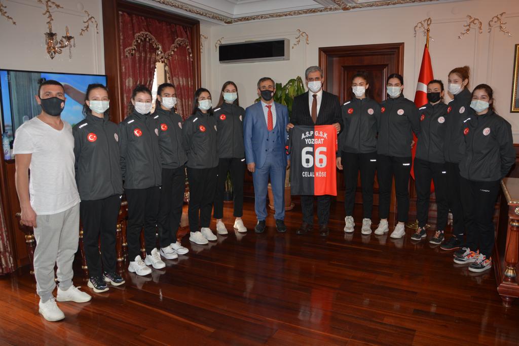 Yozgat Belediye Başkanı Celal Köse, KADINLAR Hentbol Birinci Ligi’nde mücadele