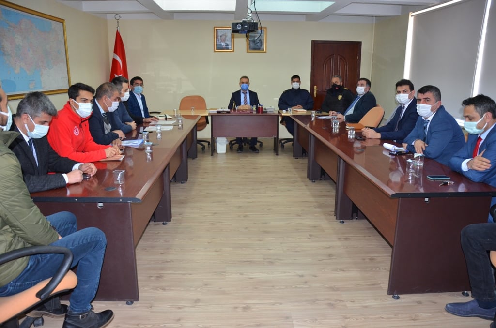 Sarıkaya Kaymakamı Selami Işık başkanlığında Proje ofisi değerlendirme toplantısı yapıldı.
