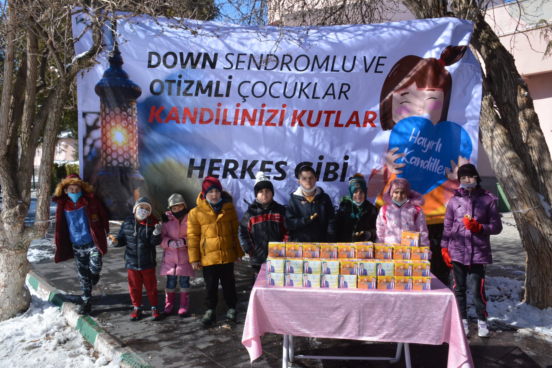 Sorgun Belediyesi bünyesinde spor eğitimi ve müzik eğitimi alarak sosyal