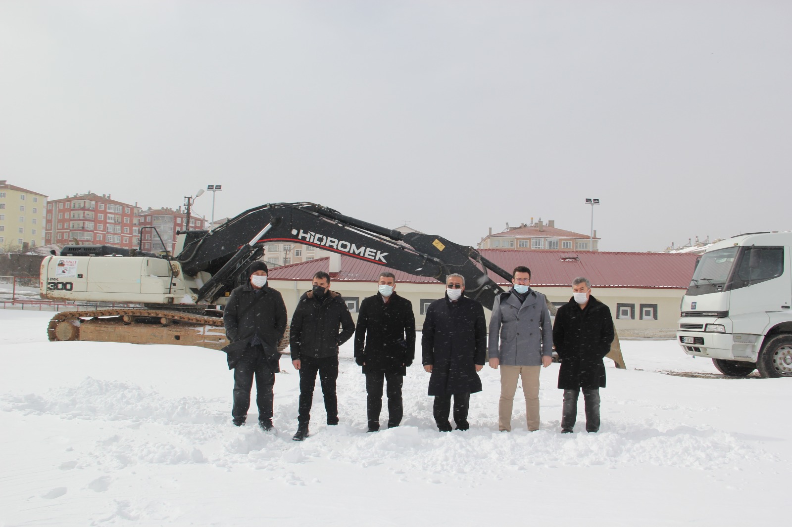 Yeni Şehir Stadyumu yapımı yer teslimi yüklenici firmaya yapıldı. Yer