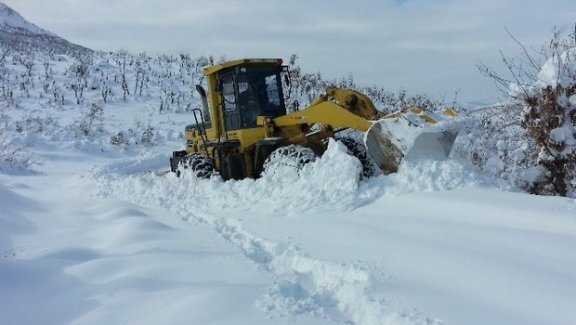 Yozgat’ta dün akşam saatlerinde başlayan kar yağışı nedeniyle Akdağmadeni, Aydıncık, Kadışehri,