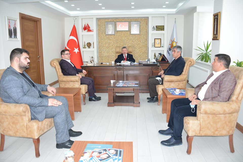 AK Parti Yerköy İlçe Başkanı Hacı Dereli, beraberinde İl Genel