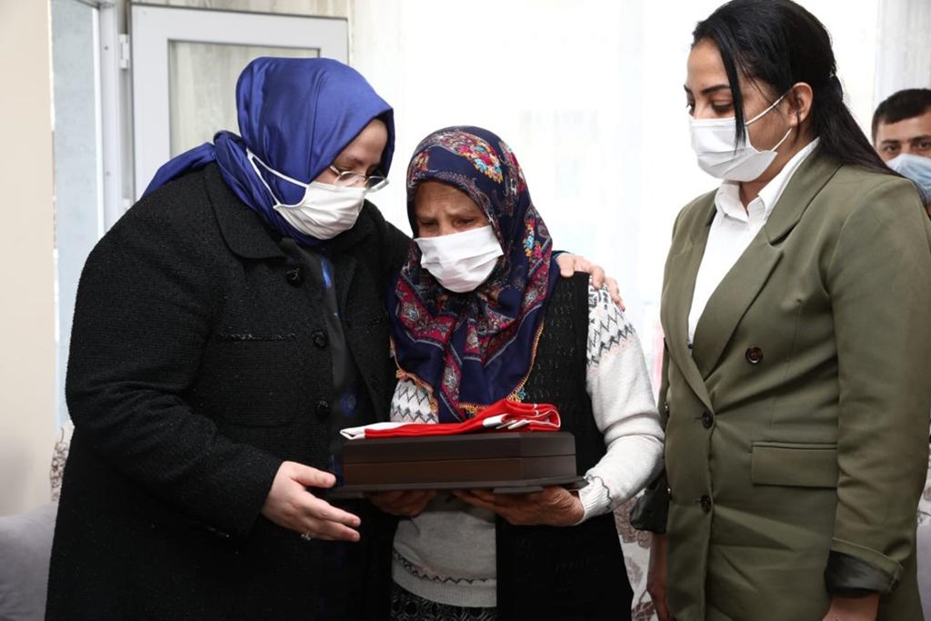 Aile, Çalışma ve Sosyal Hizmetler Bakanı Zehra Zümrüt Selçuk, Türkiye
