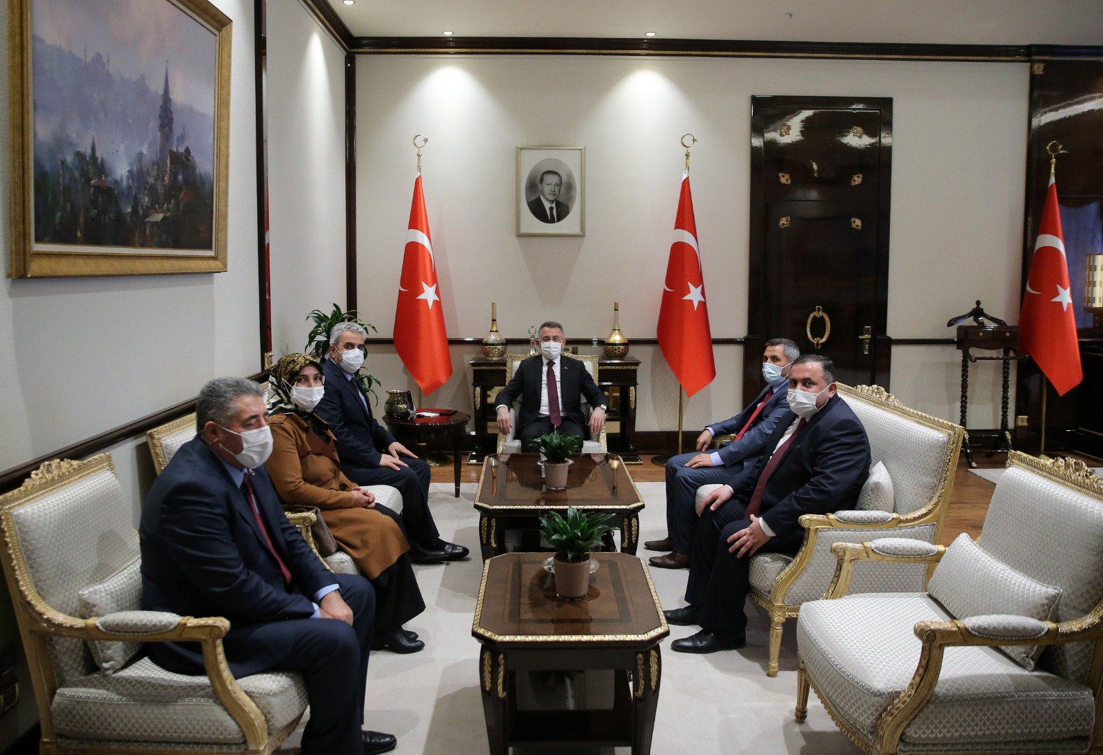 Cumhurbaşkanı Yardımcısı Fuat Oktay, Kadışehri Belediye Başkanı İrfan Akın, İlçe