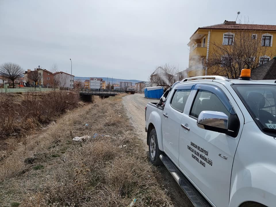 Sorgun Belediyesi havaların ısınmasıyla birlikte ilçe genelinde tüm mahallelerde lavra