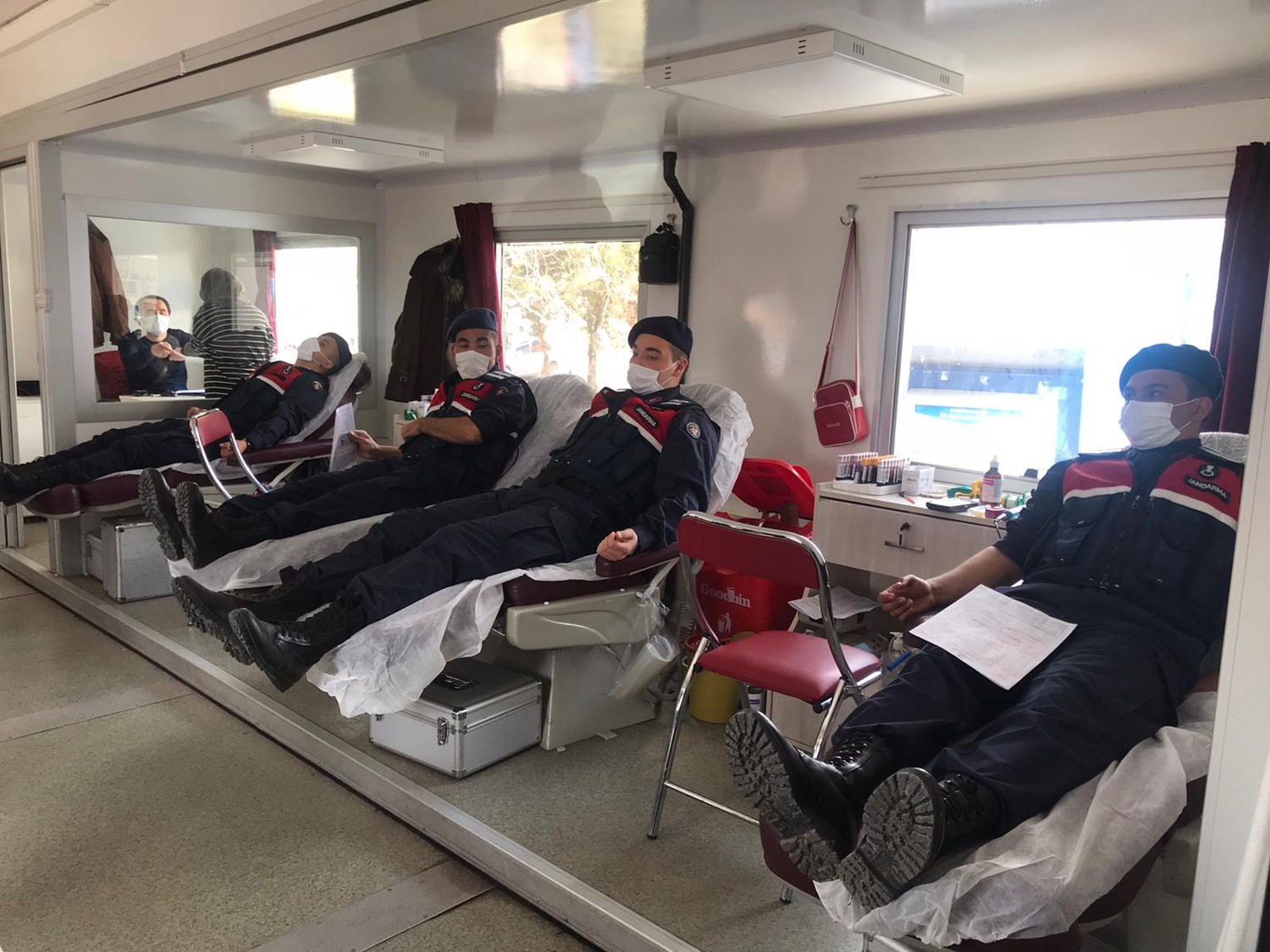 Çandır İlçe Komutanlığında görevli 60 askeri personel kan bağışında bulundu.
