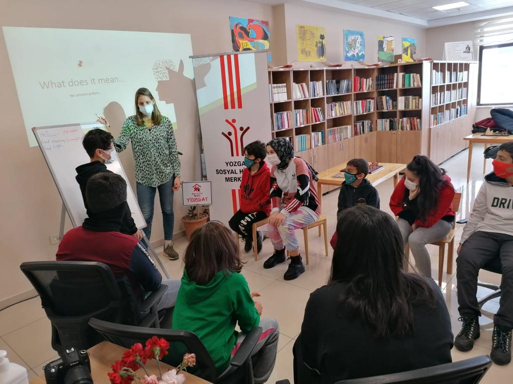 Yozgat Sosyal Hizmet Merkezindeki çocuklara İngilizce Konuşma Kursu düzenlendi.
