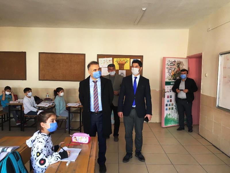 Sarıkaya Kaymakamı Selami Işık ve İlçe Milli Eğitim Müdürü Abdullah