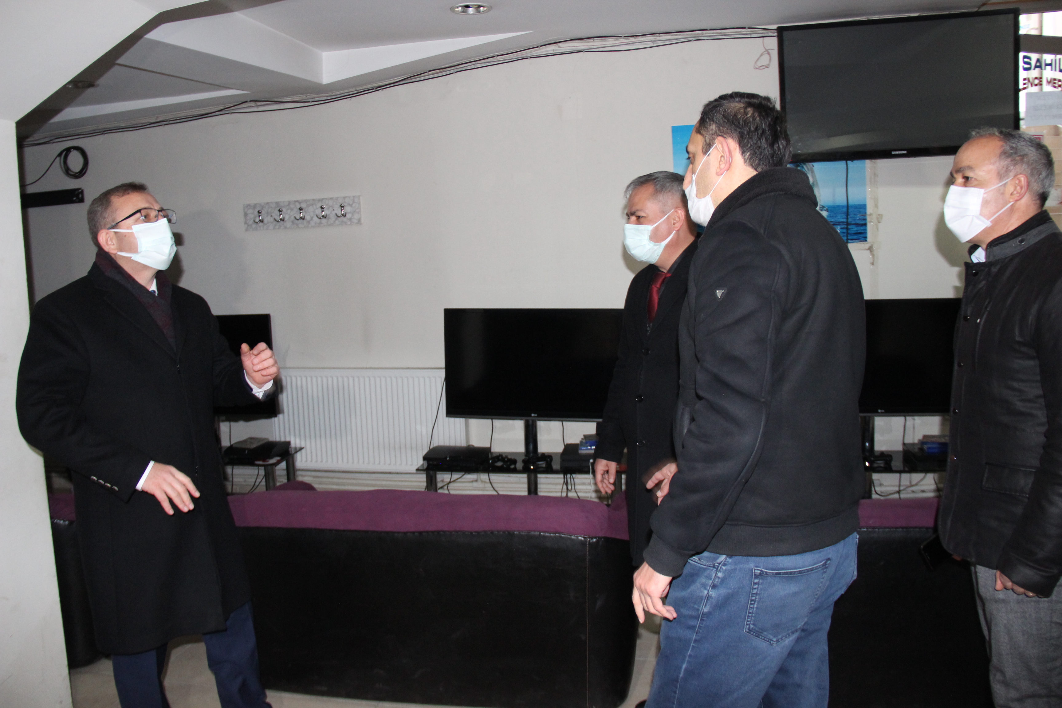 Yozgat’ta kontrollü normalleşme sürecinin başlamasının ardından Vali Ziya Polat, kahvehane,