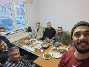 Sarıkaya Belediye Başkanı Av. Ömer Açıkel, iftarını nöbetçi personel ile