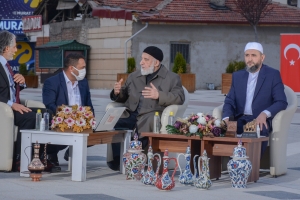 Sorgun Şakir Efendi Kent Meydanı'nda Bengütürk TV tarafından canlı olarak