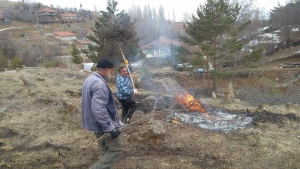 Yozgat’ın Recepli köyü Mezarlığı vatandaşlar tarafından imece usulüyle temizlendi.