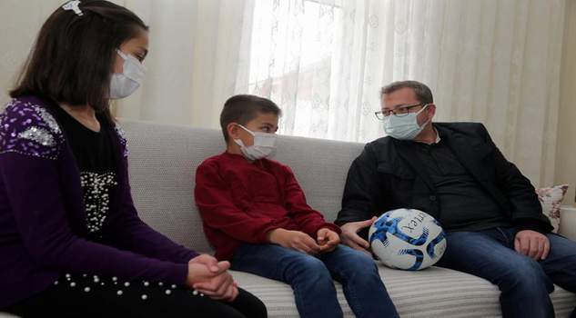 Yozgat Valisi Ziya Polat, 23 Nisan akşamı Mobil Sinevizyon aracının