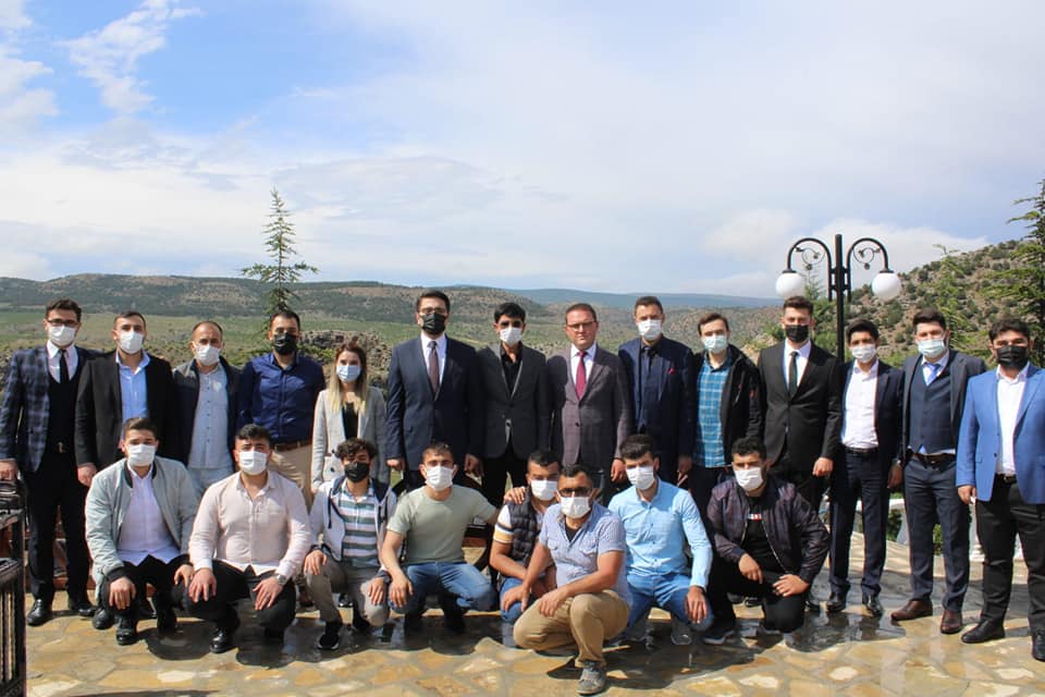 AK Parti Yozgat İl Gençlik Kolları Başkanı Yaşar Taşdemir ve