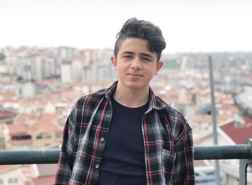 Yerköy’e bağlı Akpınar Köyünde yaşayan 15 yaşındaki kemik kanseri Mustafa