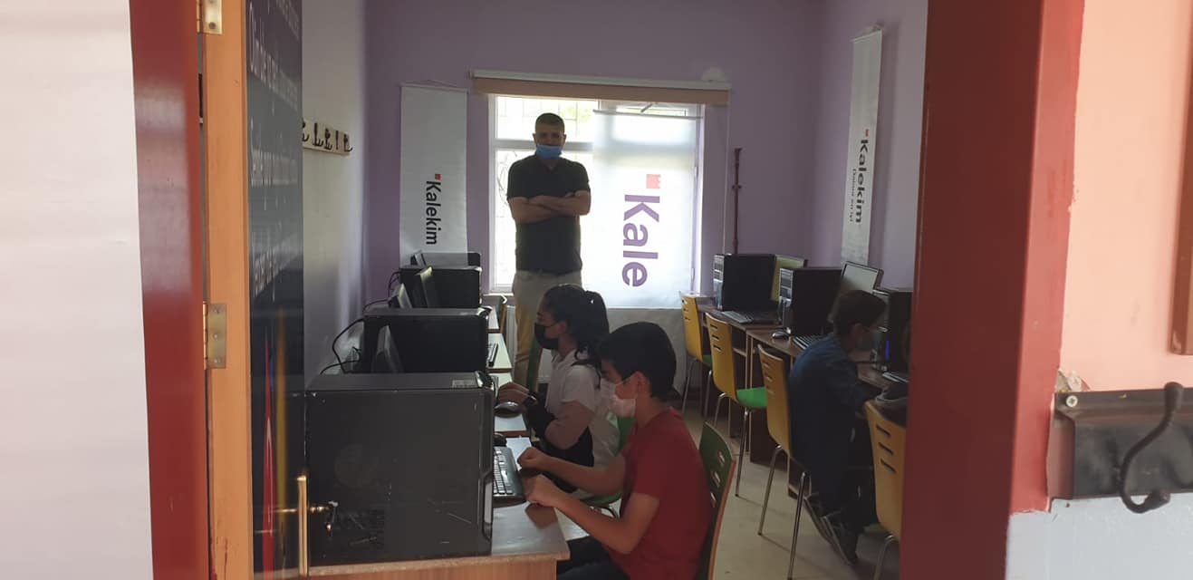 Sarıkaya Azapbaşı Şehit Hasan Basri Kayaaltı İlköğretim okuluna bilişim ve