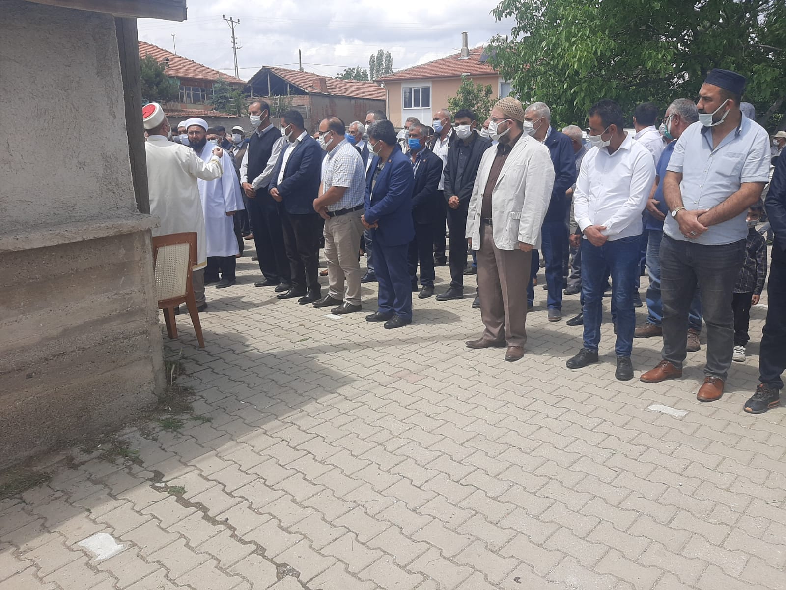 Sorgun’a bağlı Aşağıcumafakılı Köyü’nde bir araya gelen vatandaşlar kurak geçen