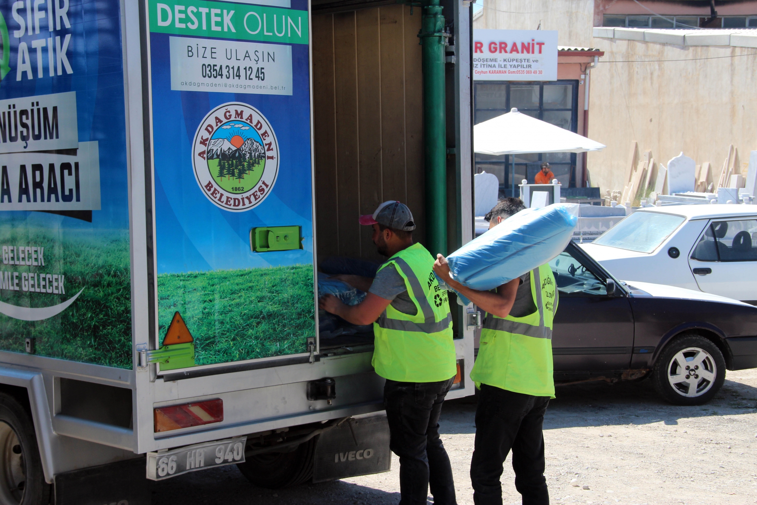 Akdağmadeni Belediye Başkanı Nezih Yalçın Belediyecilik hizmetlerini yoğun çalışmalarımızla sürdürürken