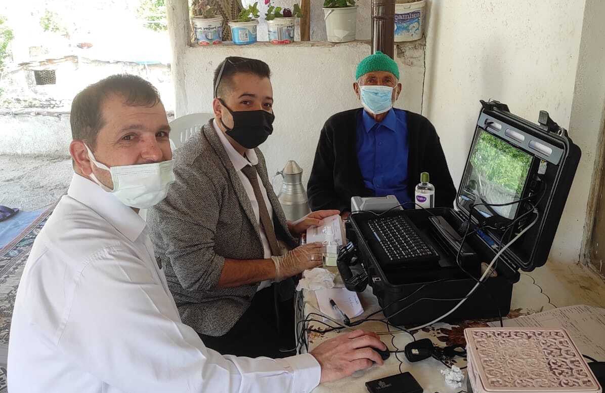 Yozgat’ta çipli kimlik kartı alabilmek için nüfus müdürlüklerine gidemeyen hasta,