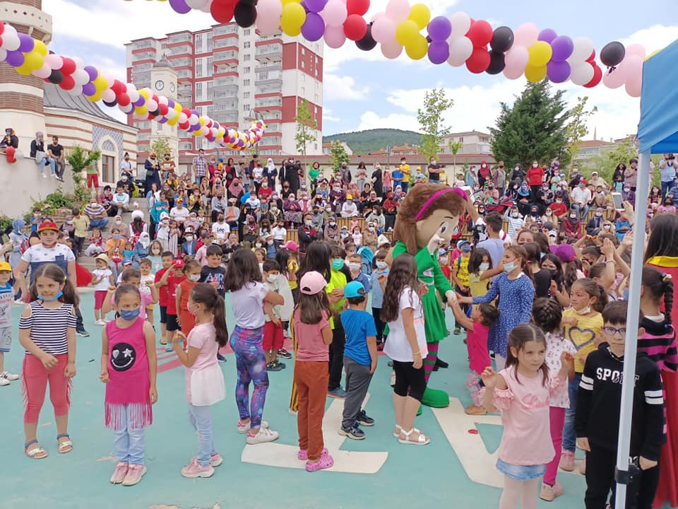Yozgat'ta birçok etkinliğin yer aldığı çocuk şenliğinde onlarca çocuk gönüllerince