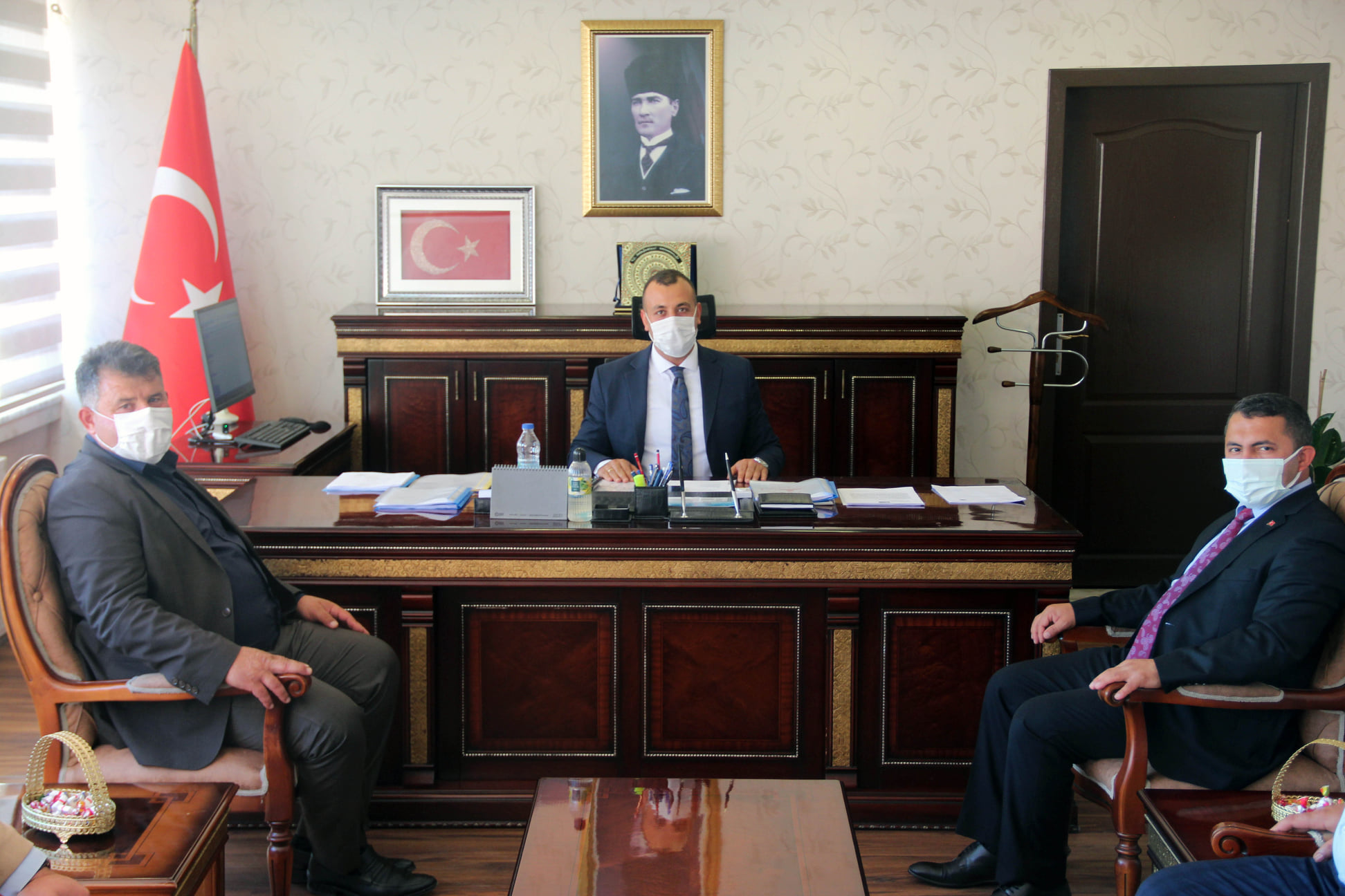 Akdağmadeni Belediye Başkanı Uzm.Dr. Nezih Yalçın, Oluközü Belediye Başkanı Hasan