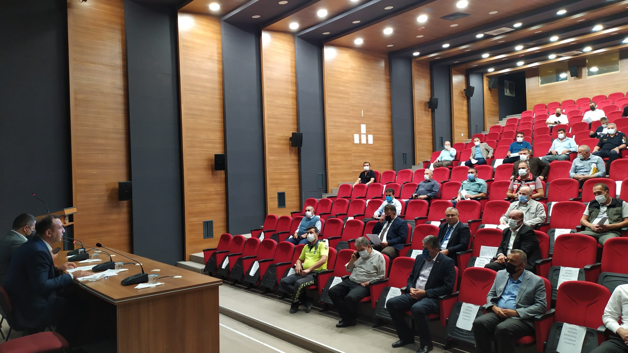 Akdağmadeni İlçesinde Afet Bölgelerine yardım Koordinasyon toplantısı Kaymakam İram Baha