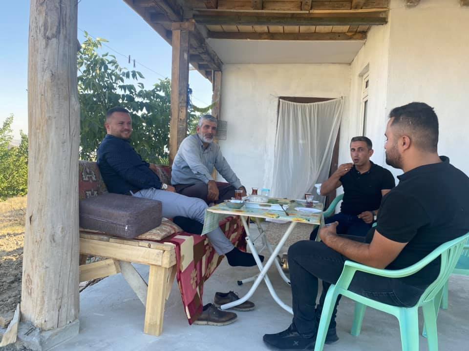 Büyük Birlik Partisi (BBP) Yerköy İlçe Başkanı Kaan Şahin, beraberinde