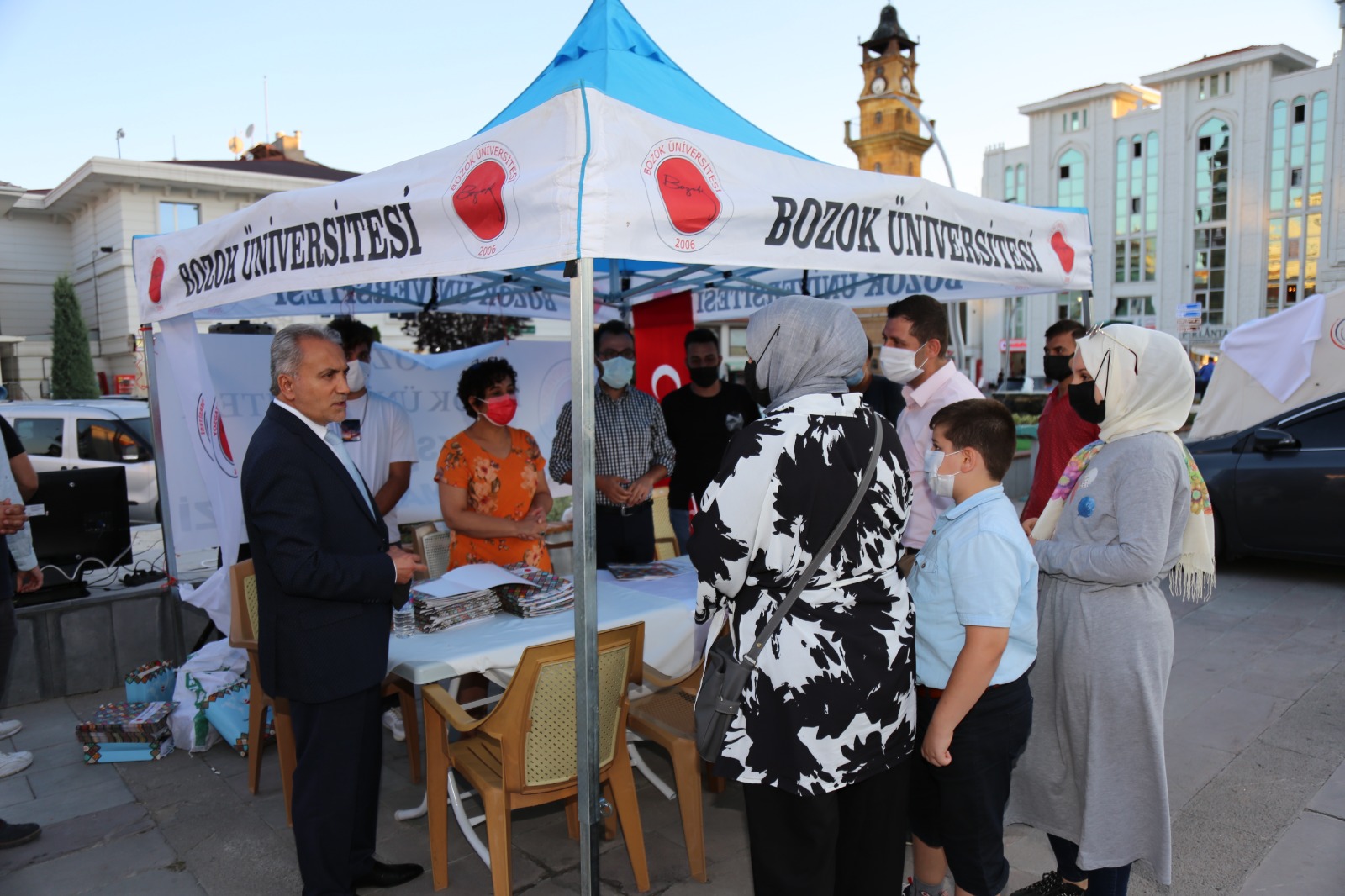 Yozgat Bozok Üniversitesi tarafından Yozgat Cumhuriyet Meydanı’nda kurulan “YKS Tercih