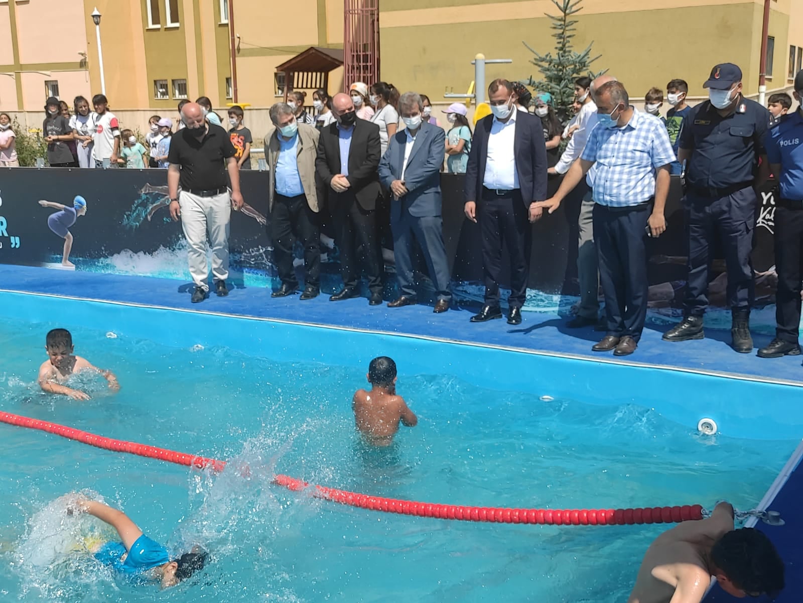 Gençlik ve Spor Bakanlığı öncülüğünde başlatılan ’Yüzme Bilmeyen Kalmasın’ projesi