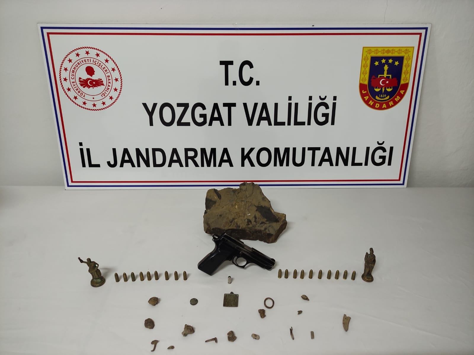 Kadışehri İlçesinde Jandarma ekiplerinin düzenlediği tarihi eser operasyonunda bir kişi