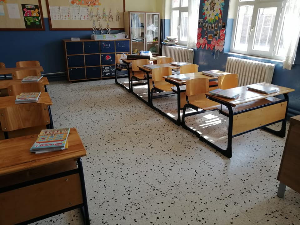 Milli Eğitim Bakanlığı tarafından öğrencilere ücretsiz olarak dağıtılan ders kitapları