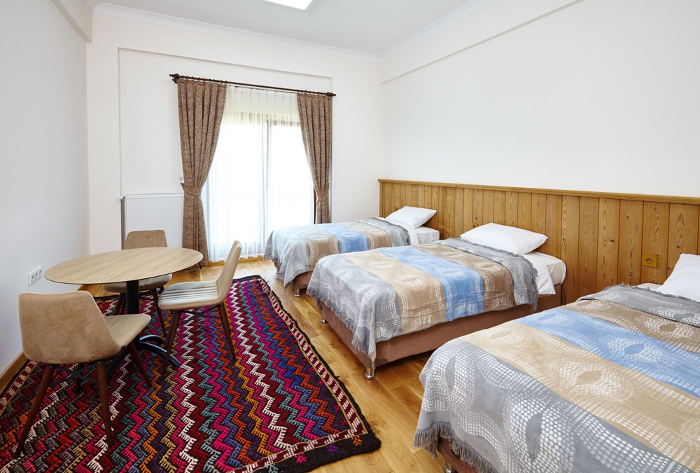 Türkiye genelinde 28 ilde 33’ü kız 16’sı erkek olmak üzere