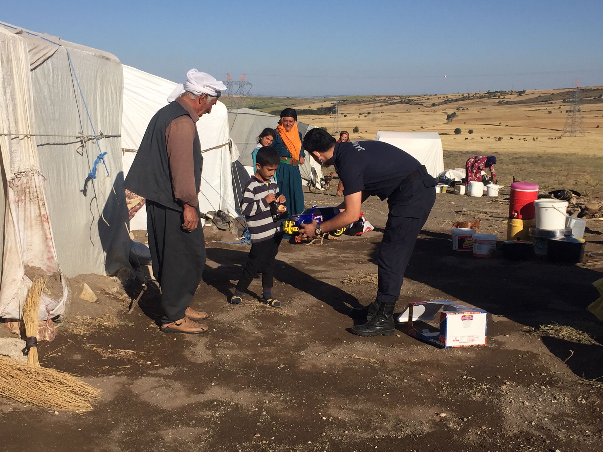 Yozgat İl Jandarma komutanlığı ekipleri mevsimlik tarım işçileri ve ailelerinin
