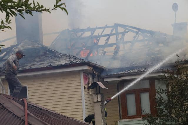 Yozgat’ta Erdoğan Akdağ Mahallesindeki iki müstakil evin çatısında çıkan yangınlar,