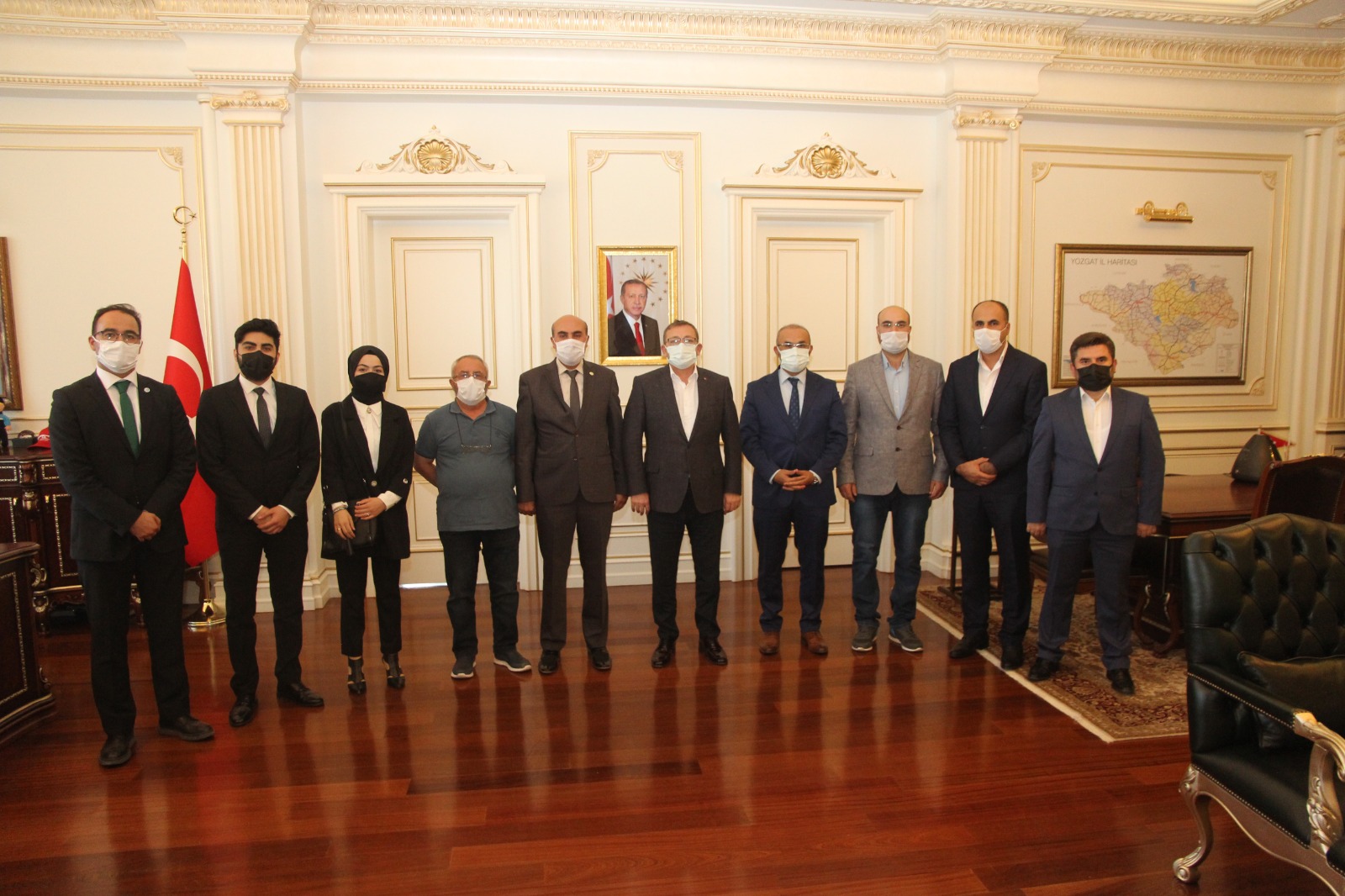 Yeşilay Yozgat Şubesi Başkanı Alp Sinan Ertürk, beraberinde Yeşilay yönetim