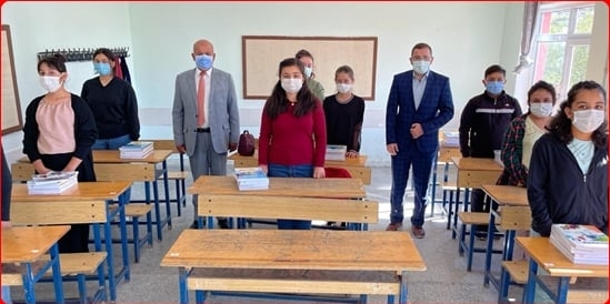 Yenipazar Belediye Başkanı Menderes Baran, 2021-2022 eğitim-öğretim yılının başlaması nedeniyle