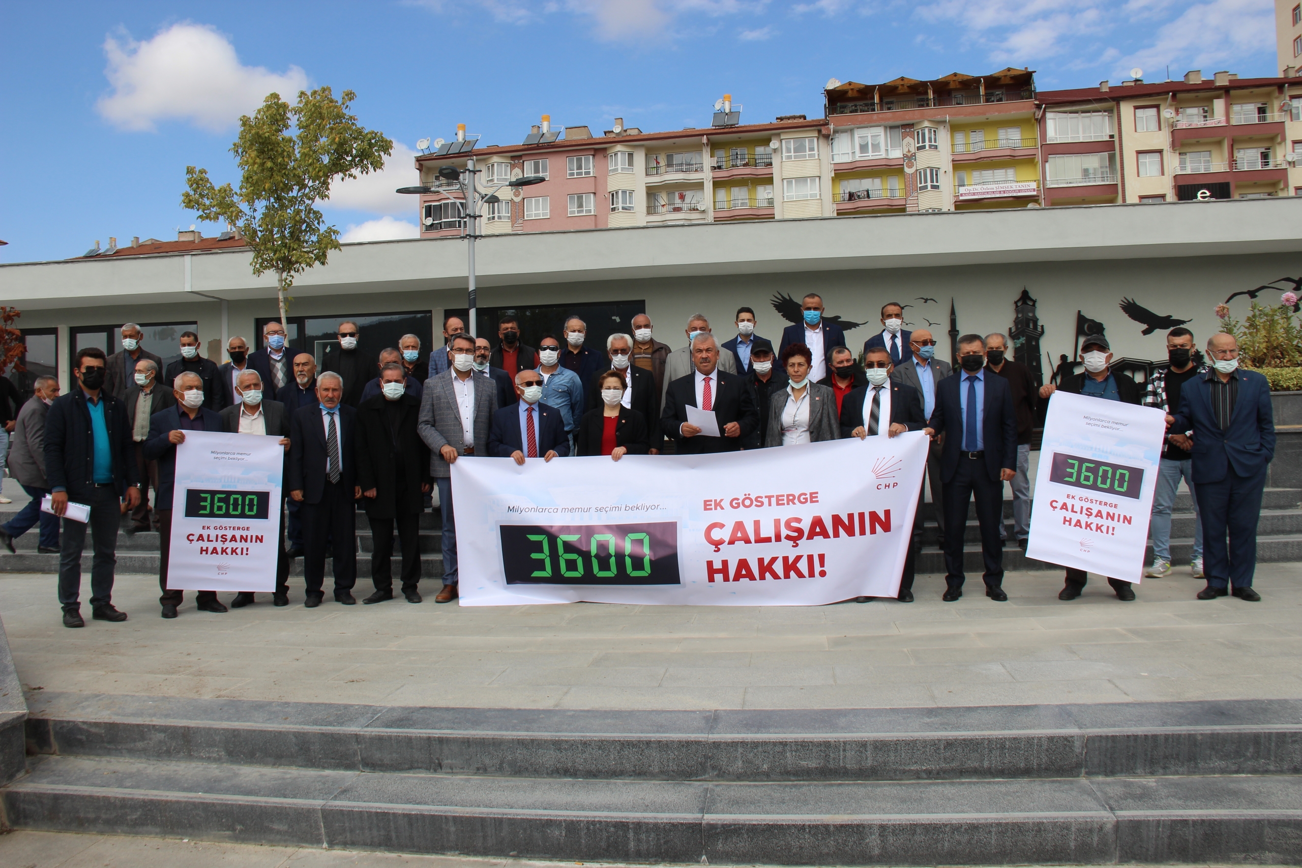 Cumhuriyet Halk Partisi (CHP) Yozgat İl Başkanı Abdullah Yaşar, beraberinde