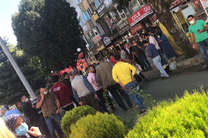 Yozgat lise caddesinde karşıdan karşıya geçmek isteyen kadına motosiklet çarptı.